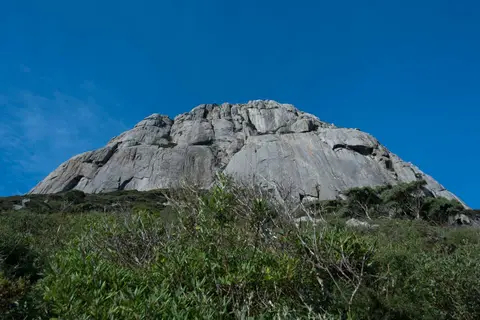 Strzelecki Peak just above