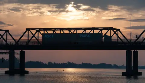 Pacific Highway Bridge. The Pacific Highway crosses the Clarence at Harwood carrying your Amazon trinkets up the East Coast of Austalia
