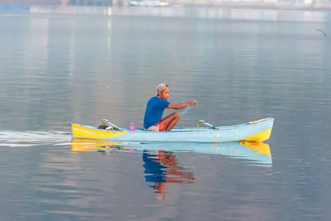 Pirahu. (Canoe)