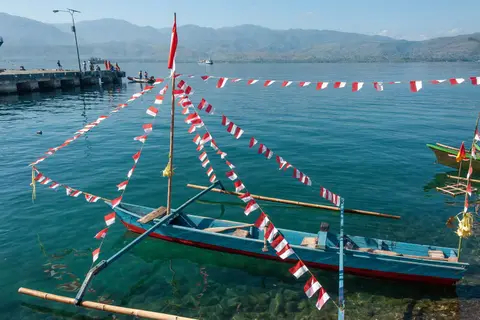 Race boat. This boat ultimately won the boat race at the welcoming ceremony