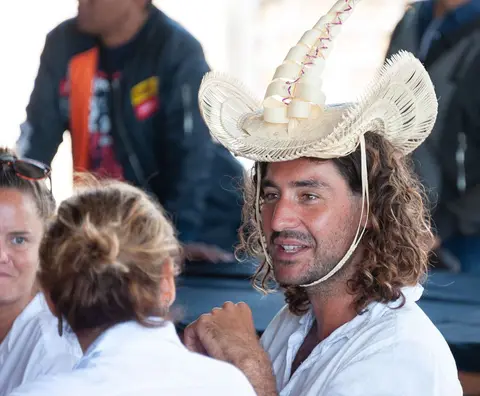 Definitely looks good in a Roti hat.