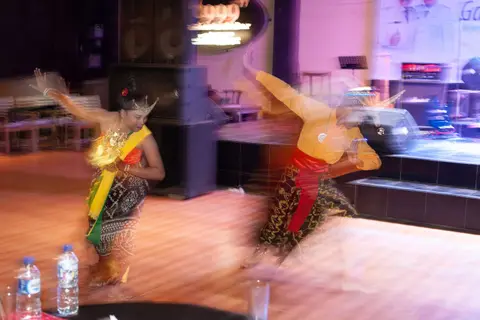 Roti Dancers.