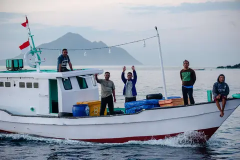 Fishing Boat.. Another fishing boat and another bunch of enthusiastically waving locals.