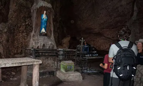 Jesus. Inside the Crystal Cave