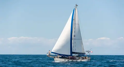Esperanza Underway