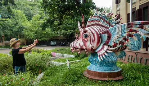 Anna shoots a fish.. Outside the Nha Trang Oceanography Institude.