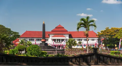 Malang City Hall. Just around the corner from my hotel the city hall is just one of many fine buildings and gardens.