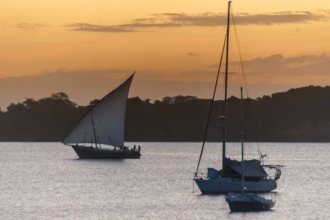 Dow and Anjea. Anjea is the middle boat with the tent.