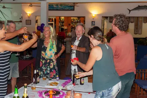 19 Champers All Round