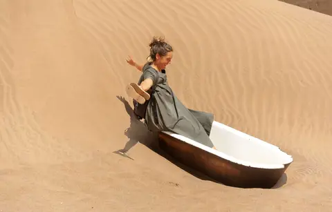Merel Taking a Bath
