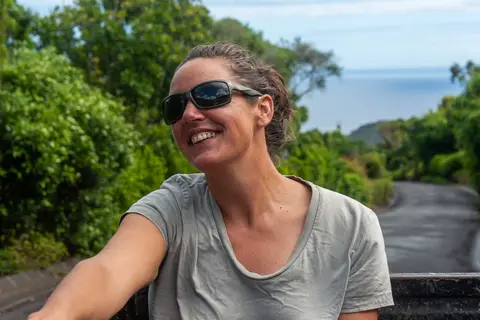 Merel in the Ute. On the way to Sharks Bay.