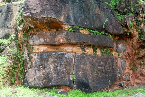 Strange Carving. This was by the shore. It may have something to do with the flying fox that was erected between Ille Royale and Ille Diablo to avoid the need to navigate the strong currents flowing between the islands.