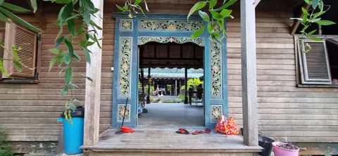 Édouard's House. Decoration surrounding the entrance, looking thru to the central courtyard.