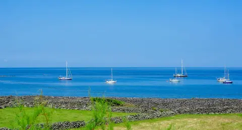Fajaa Grande Anchorage. Anjea is second from the right.