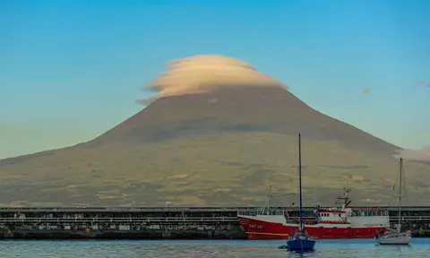 Clouds over Pico. Lenticular clouds over the volcano.