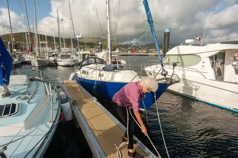 Helen Takes a Line