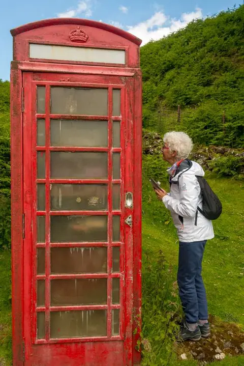 Helen Phones Home