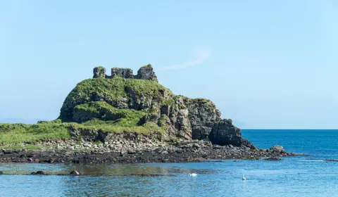 Dunnyvaig Castle. Ruins of a fort guarding the entrance to Lagavulin Bay
